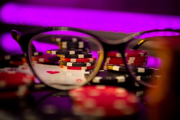 Filipino member browsing the y3mate platform sports and casino categories on mobile
